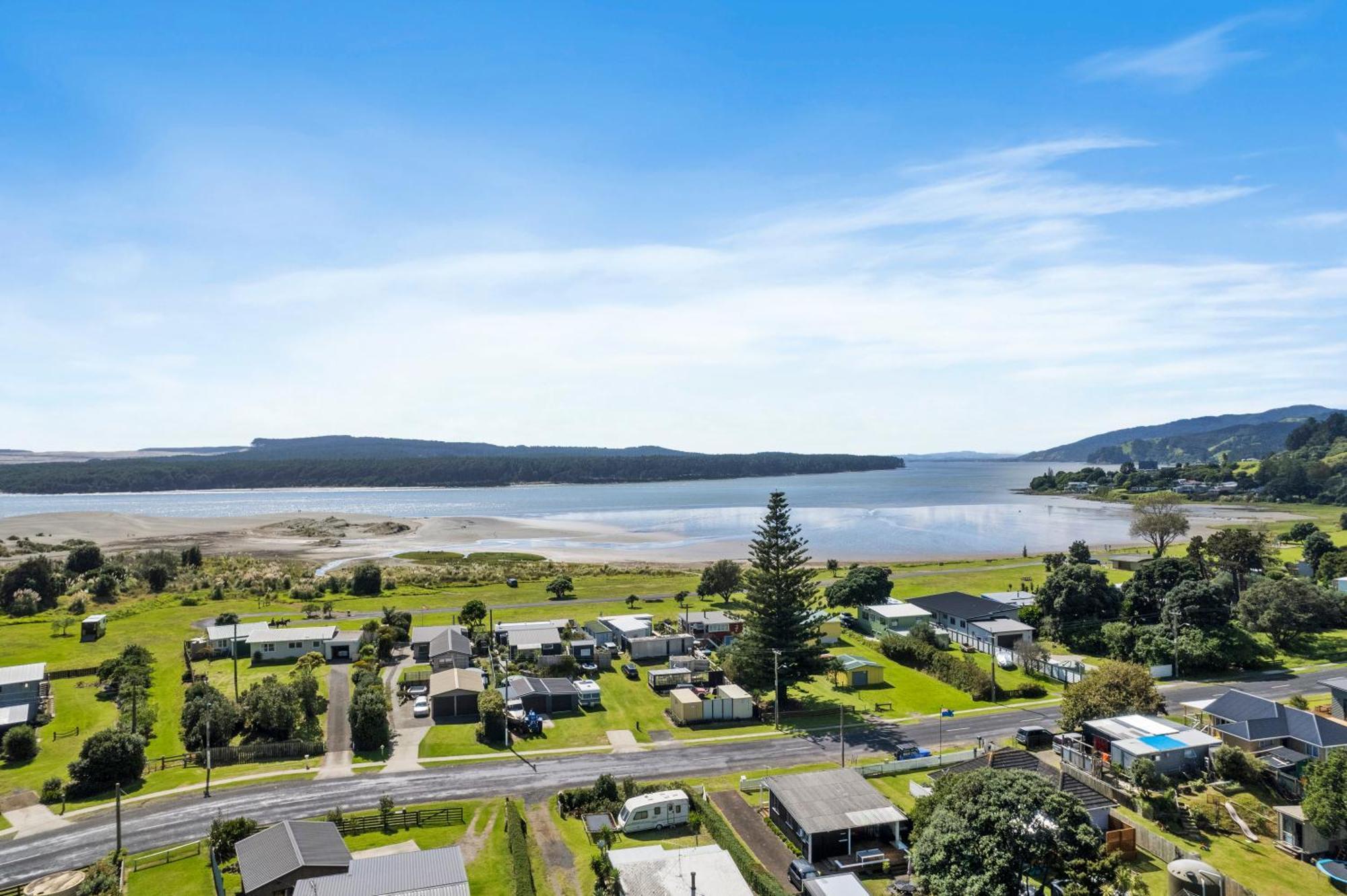 Port Waikato Holiday Park المظهر الخارجي الصورة