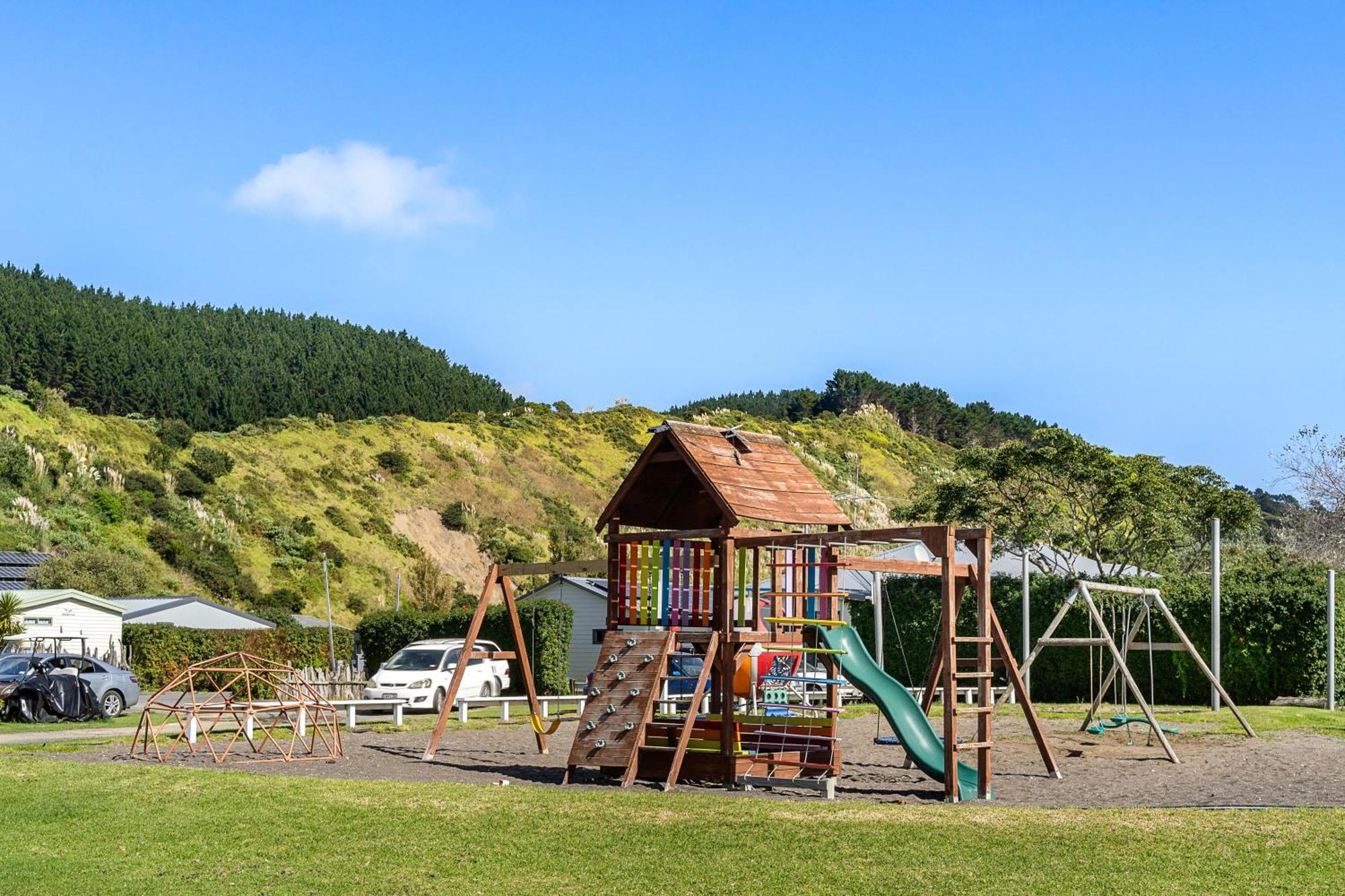 Port Waikato Holiday Park المظهر الخارجي الصورة