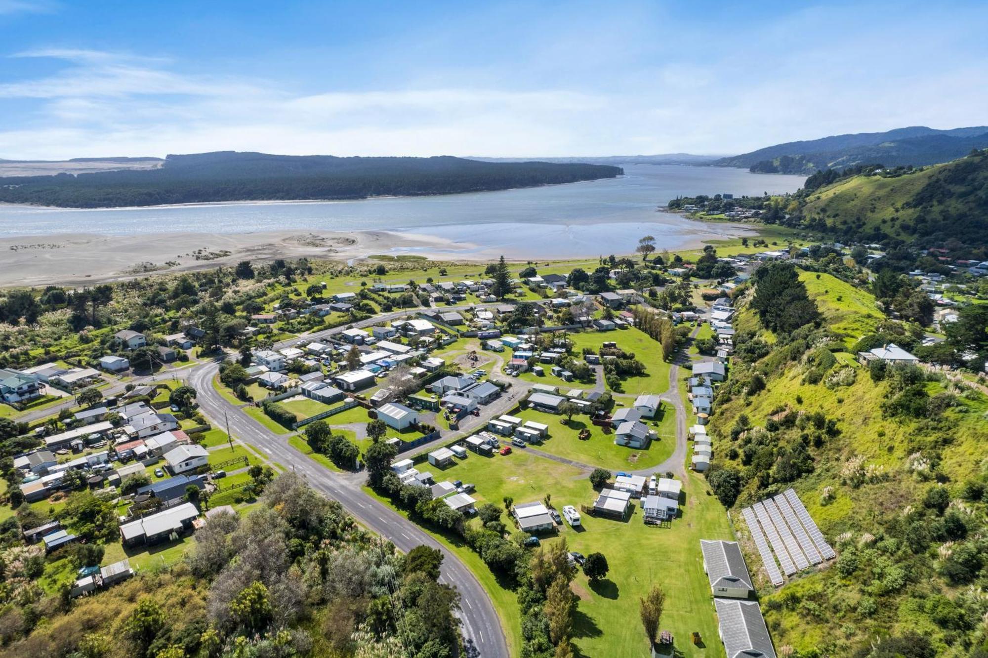 Port Waikato Holiday Park المظهر الخارجي الصورة