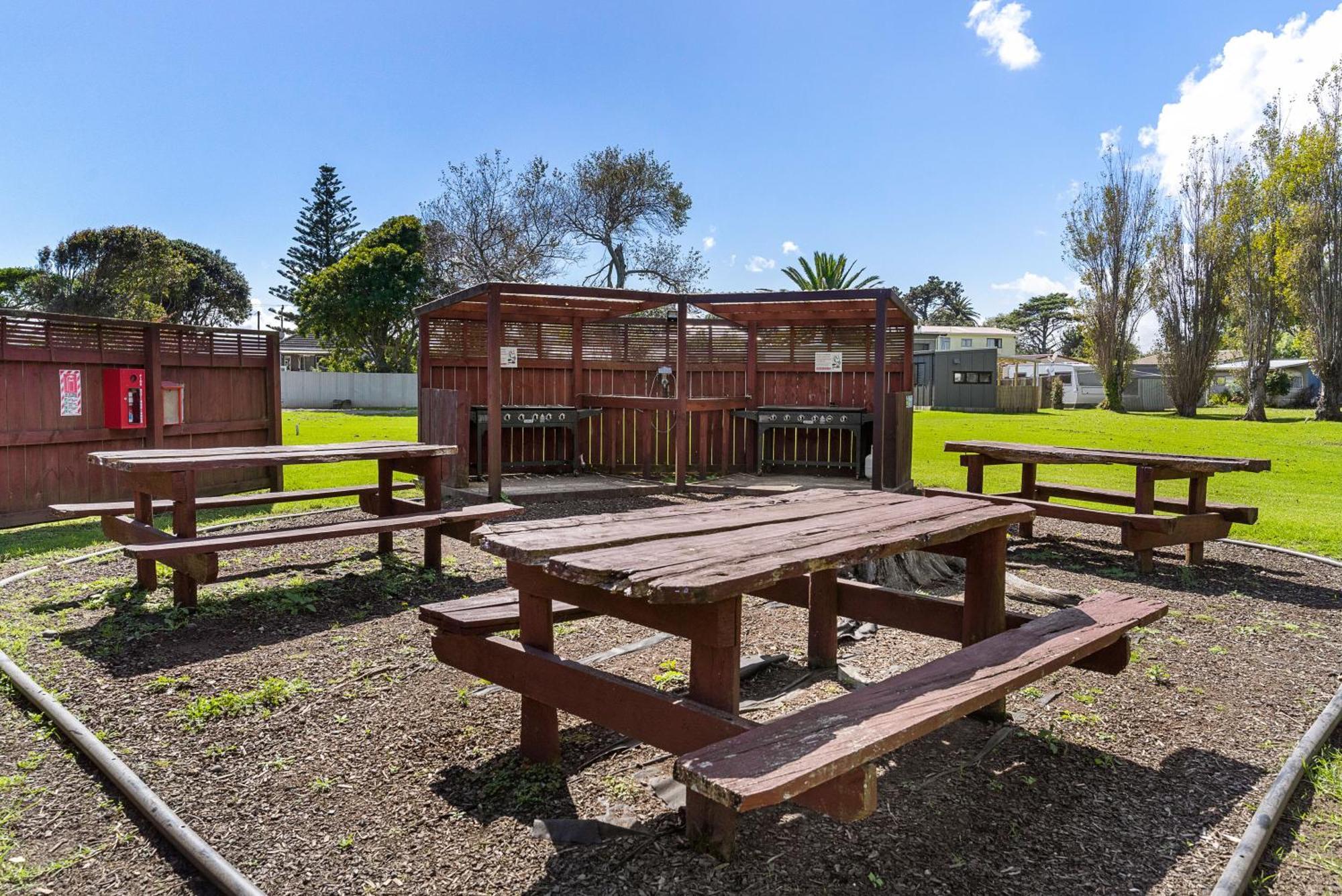 Port Waikato Holiday Park المظهر الخارجي الصورة