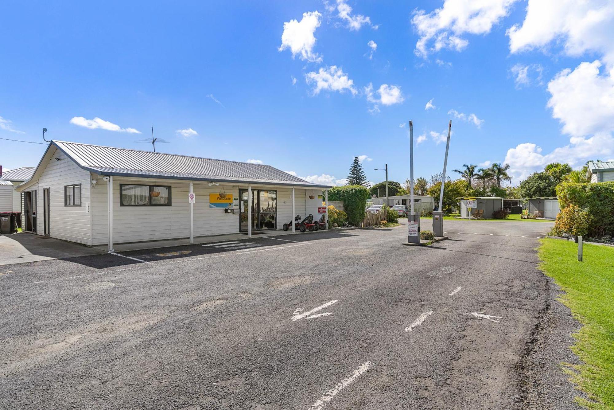 Port Waikato Holiday Park المظهر الخارجي الصورة