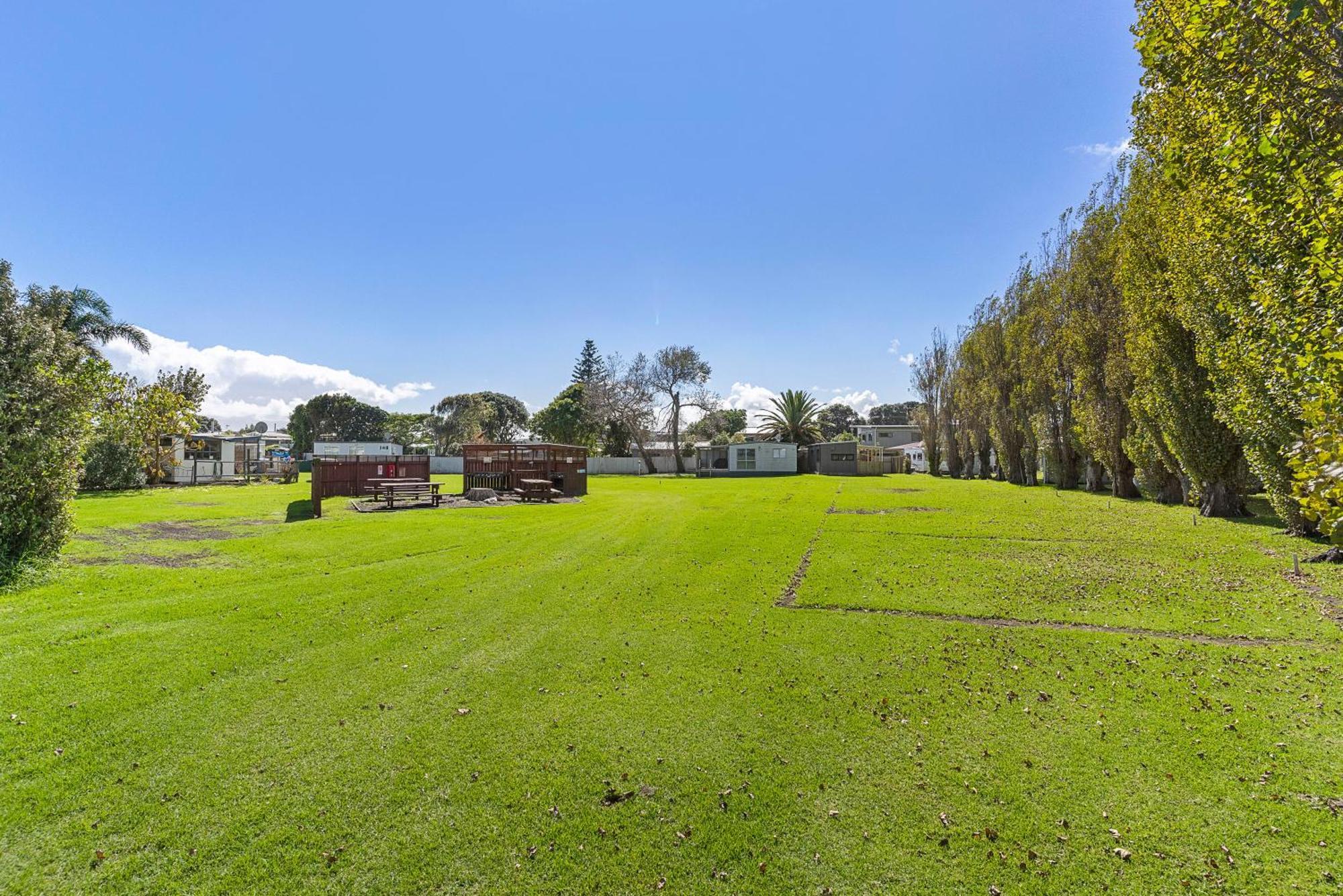 Port Waikato Holiday Park المظهر الخارجي الصورة