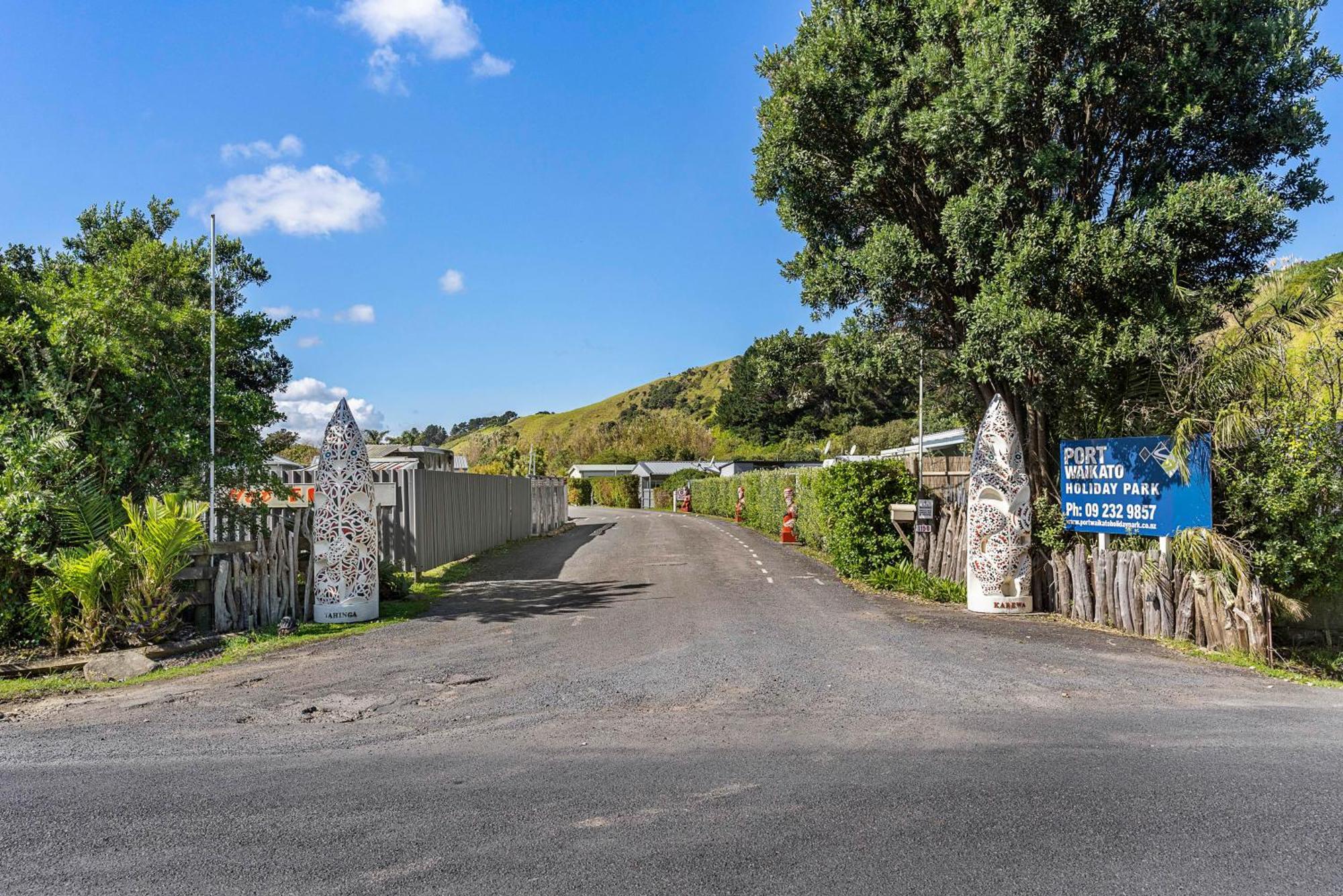 Port Waikato Holiday Park المظهر الخارجي الصورة