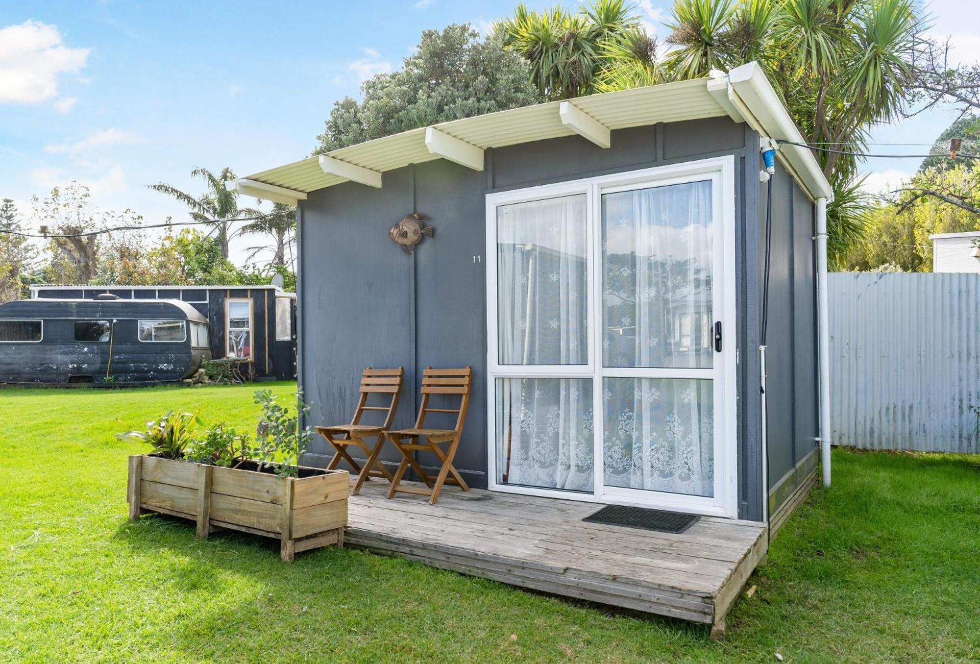 Port Waikato Holiday Park المظهر الخارجي الصورة