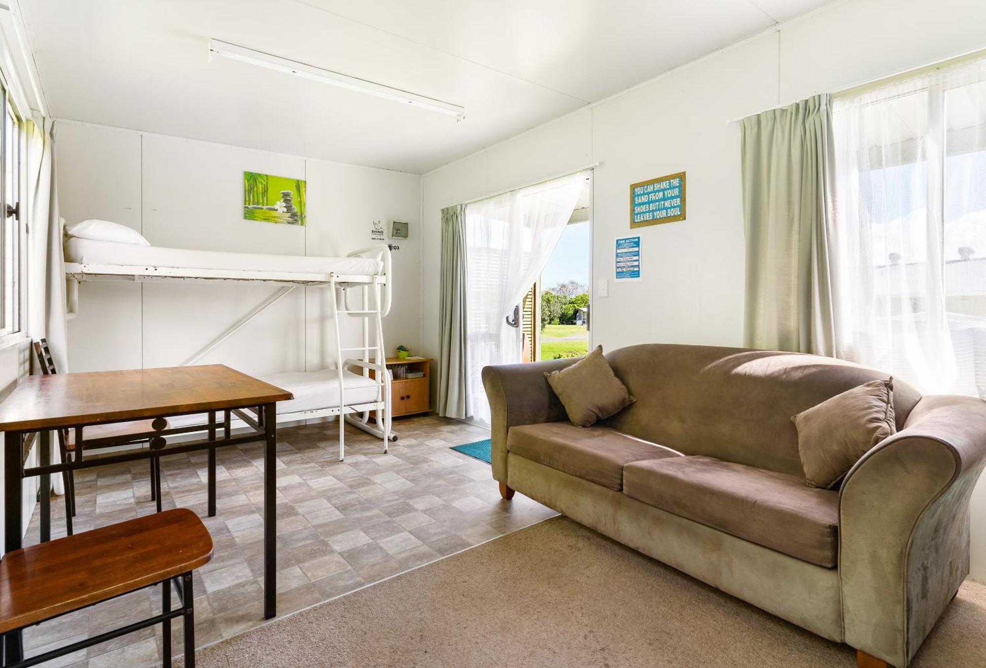 Port Waikato Holiday Park المظهر الخارجي الصورة
